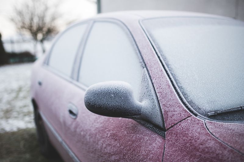 Vorsicht: Das passiert, wenn man im Winter das Auto warmlaufen lässt